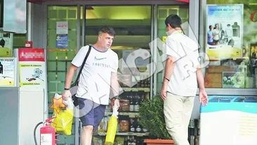 Adrian Enache nu mai vrea sa dea banii pe pensat si e sef de santier pentru un prieten. Alege pe spranceana materialele pentru un salon de infrumusetare