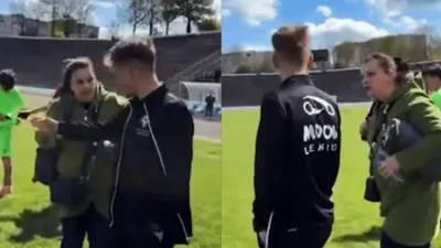 Înjurături și amenințări la un meci de fotbal. Mama unui jucător a dat buzna pe teren și a sărit la arbitri: „Poate îți f*t o sticlă în cap, nu știi cu cine te pui!”