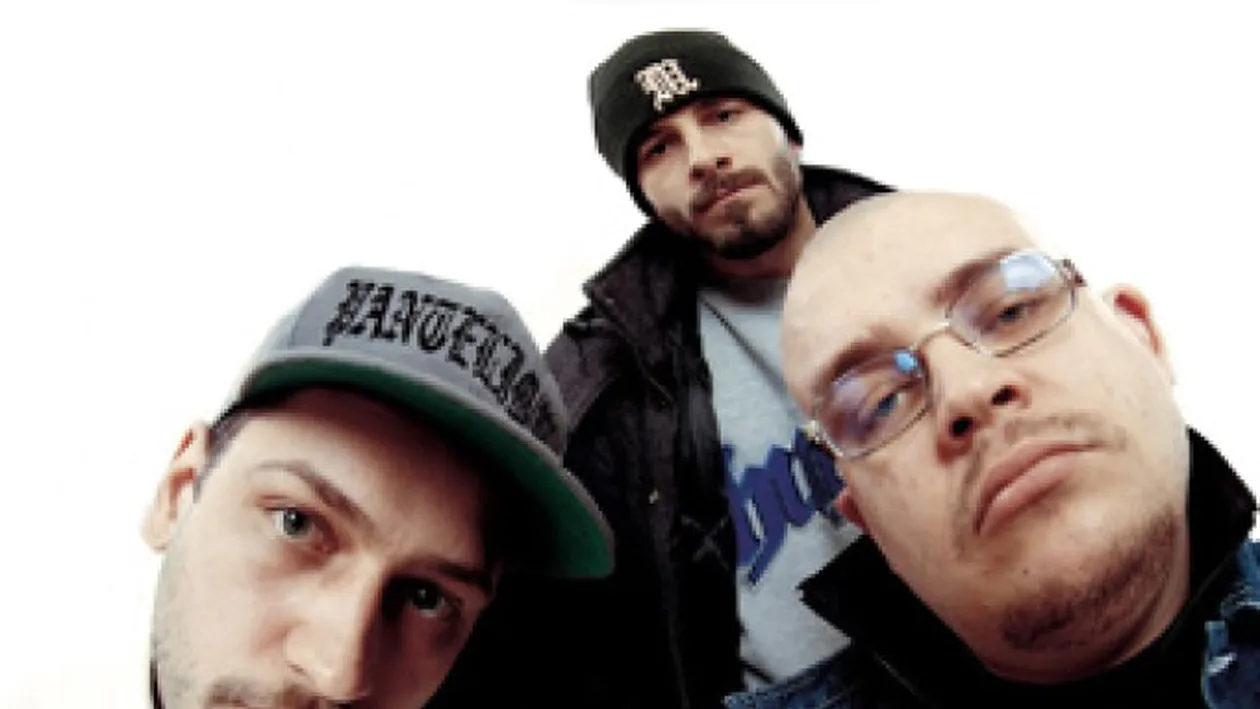 Caddy de la B.U.G Mafia a devenit tată pentru a doua oară! A vrut să aibă o fetiţă, dar soţia i-a dăruit incă un băieţel