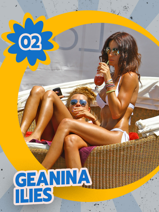 TOP 30 de vedete care şi-au etalat picioarele lungi şi bronzate la piscină. Blonde, brune și roșcate sunt complet dezinhibate!
