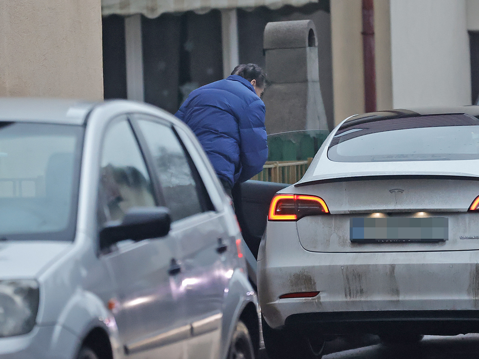 Cum reușește Silvia Chifiriuc să-l țină în priză pe Petre Roman la 80 de ani. Am aflat secretul tinereții fără bătrânețe al fostului premier!