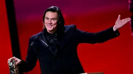 Iubește din nou, la 64 de ani! Marele actor și-a confirmat relația cu iubita mai tânără, după 4 ani de întâlniri în secret