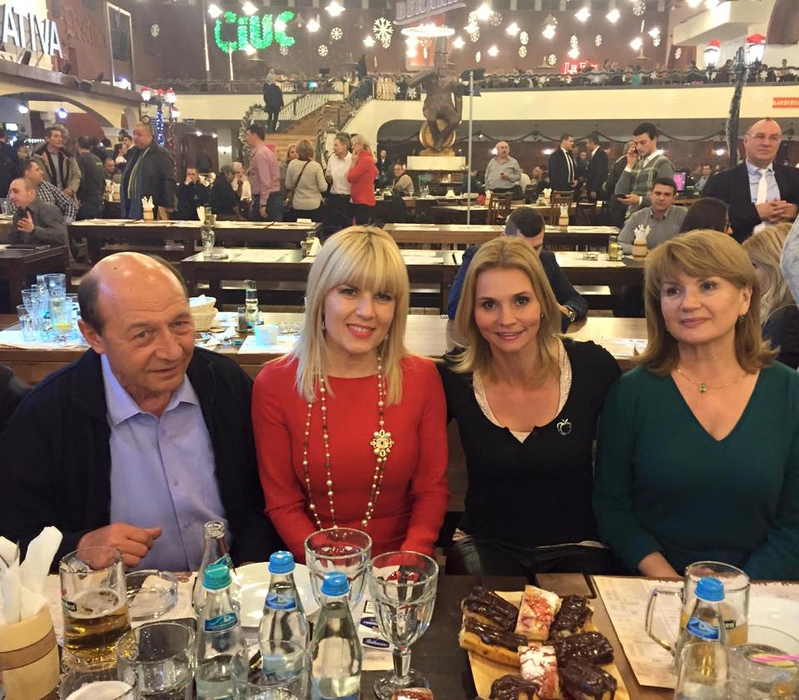 Elena Udrea, primele declarații după ce a pierdut unul dintre gemeni: „Aşa a vrut Dumnezeu, să fie unul singur acum”