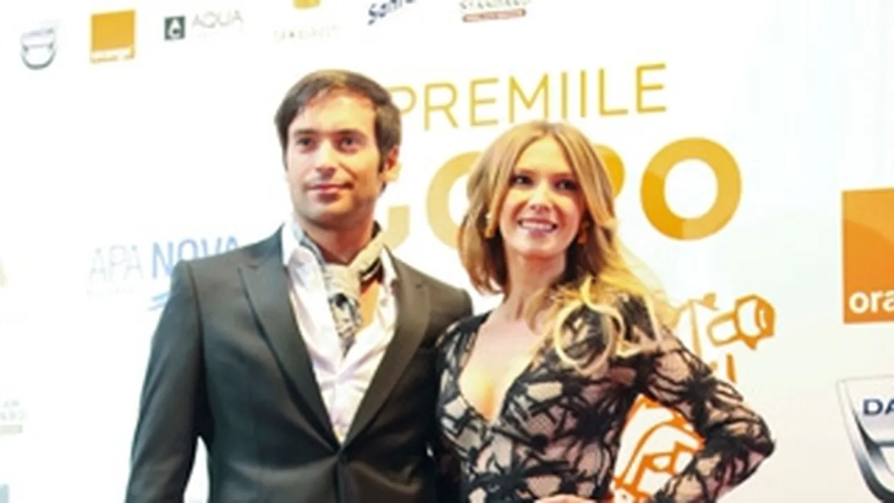 Superba intr-o rochie reusita. Vezi aici cu ce combinatie de materiale a dat lovitura Adela Popescu!