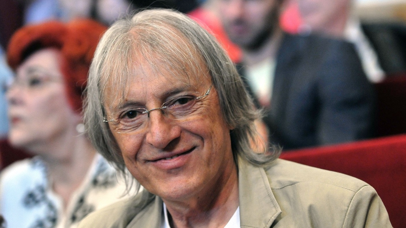 Ce vedete au donat sânge pentru Mihai Constantinescu! Starea cântărețului e în continuare gravă