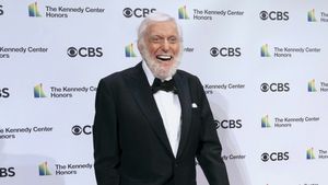 Legendarul Dick Van Dyke a împlinit 100 de ani. Care sunt secretele longevității actorului