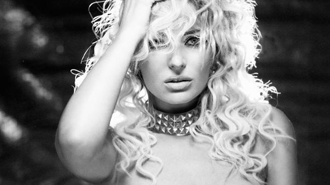 Delia Matache, senzuala si sexy pentru promovarea melodiei "Omadeo"!