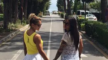 ROXANA VANCEA, imagini fierbinţi alături de o blondă! S-au mângâiat şi apoi...