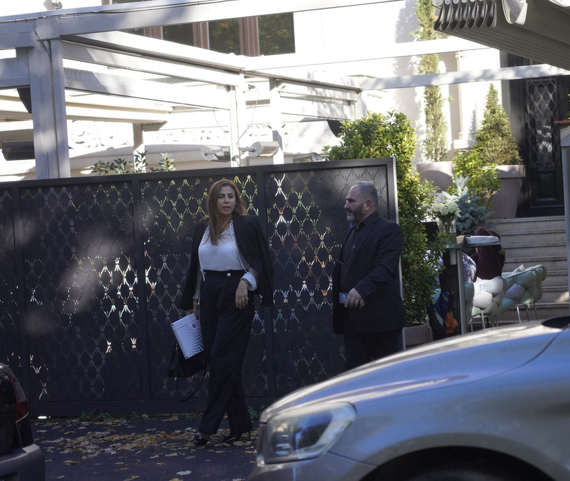 Aurel Bălășoiu și Maria Gabriela Zoană părăsesc restaurantul, după două ore de discuții (Foto: CANCAN.RO)