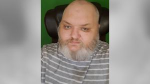 Un cunoscut influencer de pe TikTok a murit la doar 47 de ani