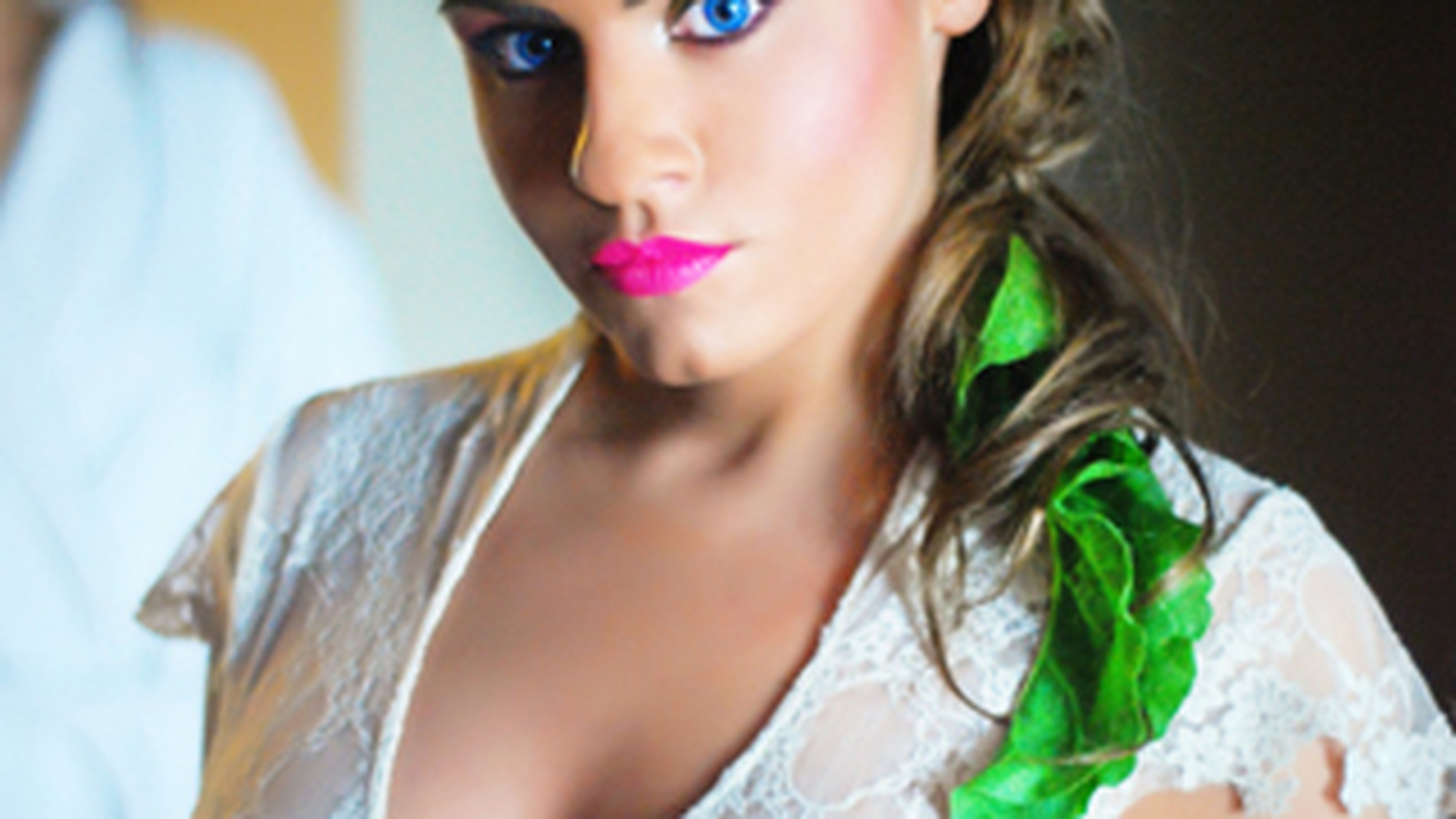 Madalina Secuianu a venit in Romania de la Roma doar ca sa-si vopseasca parul!