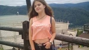 Poliția a sunat la numărul de pe cartea de vizită găsită de Alexandra! Cine le-a răspuns la telefon