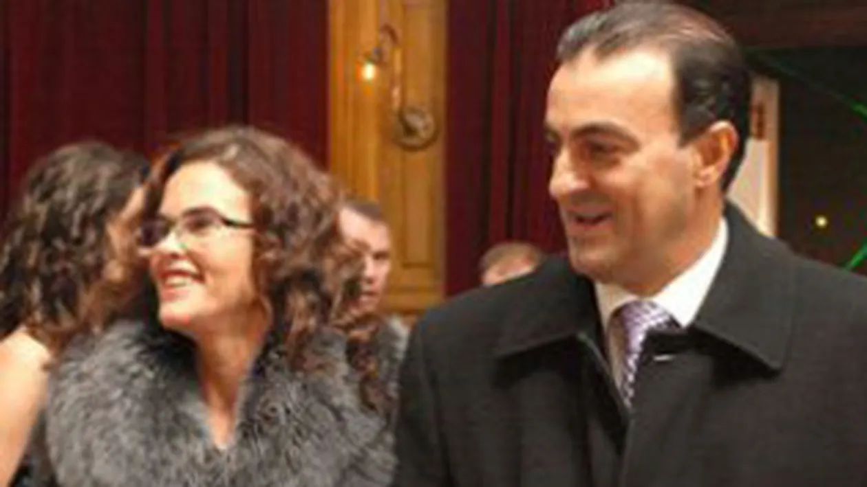 Sotia primarului Apostu castiga mult mai multi bani decat acesta! Afla cum a ajuns Monica Apostu sa faca sute de mii de euro anual!