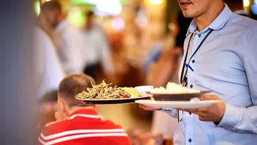 Prețurile au luat-o razna în Mamaia! Cu câți lei se vinde o porție de hamsii acum, în august 2022