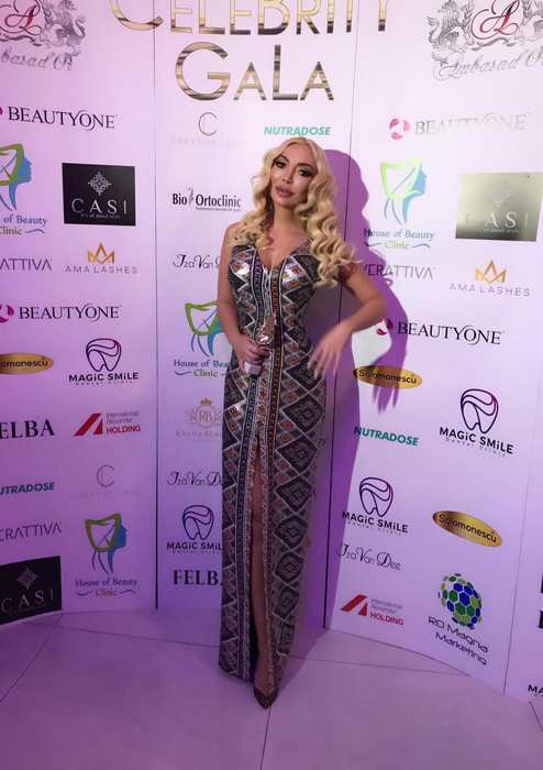 GALERIE FOTO | Diana Bianca arată ca un model! Cea mai sexy femeie de afaceri din București a atras toate privirile, aseară, la un eveniment monden