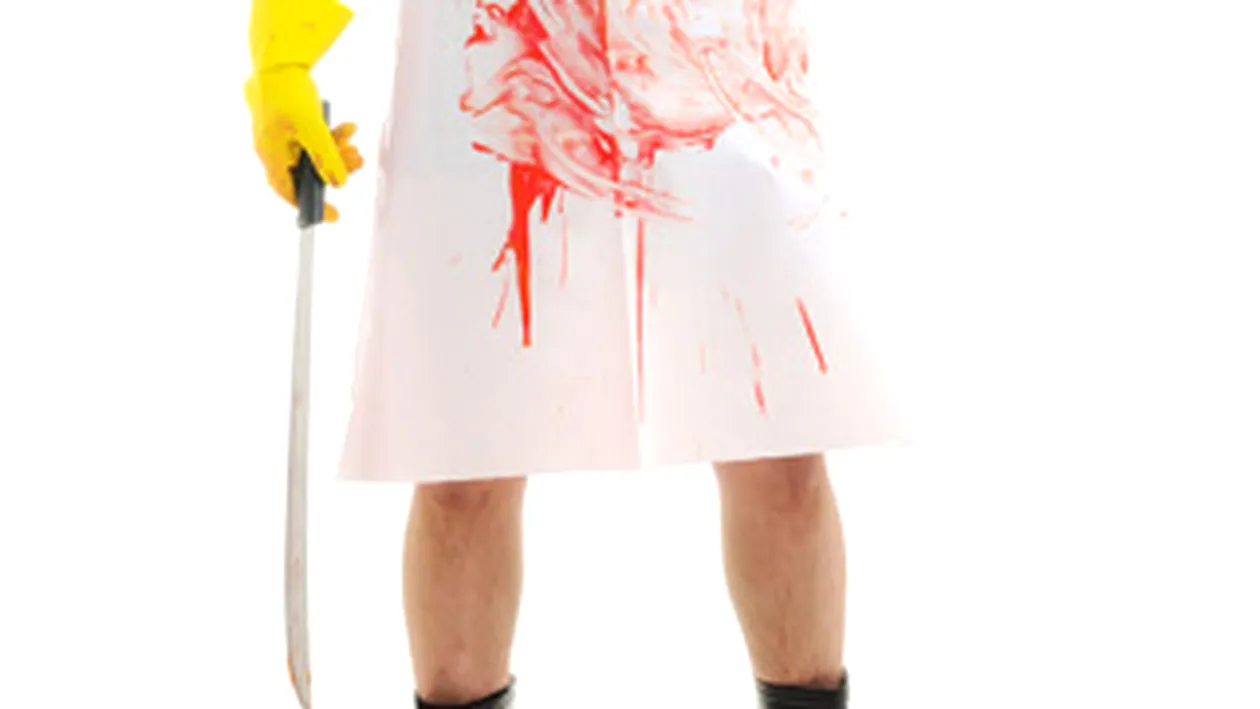 VIDEO Un preot din Medias le-a taiat gatul copiilor lui dupa care s-a aruncat in fata trenului