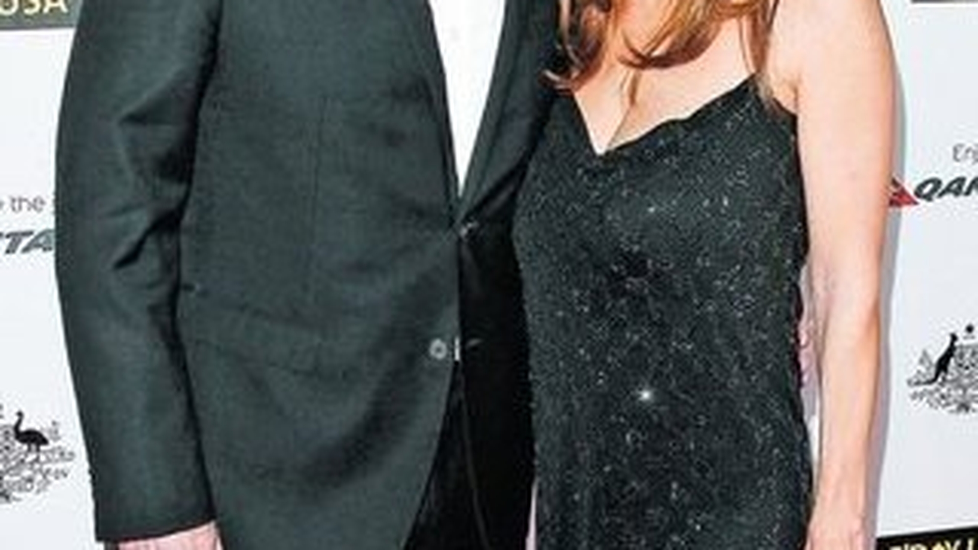 John Travolta nu mai iese din belele. Deghizat in femeie la petrecere. Scandalurile sexuale l-au adus in pragul unui divort de 200 de milioane de dolari