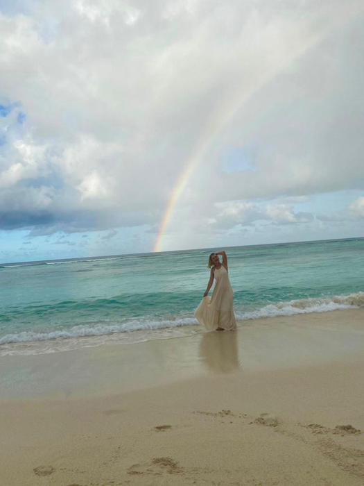 Alessandra Stoicescu, vacanţă de vis alături de familie pe o plajă din Seychelles. Imagini în premieră!