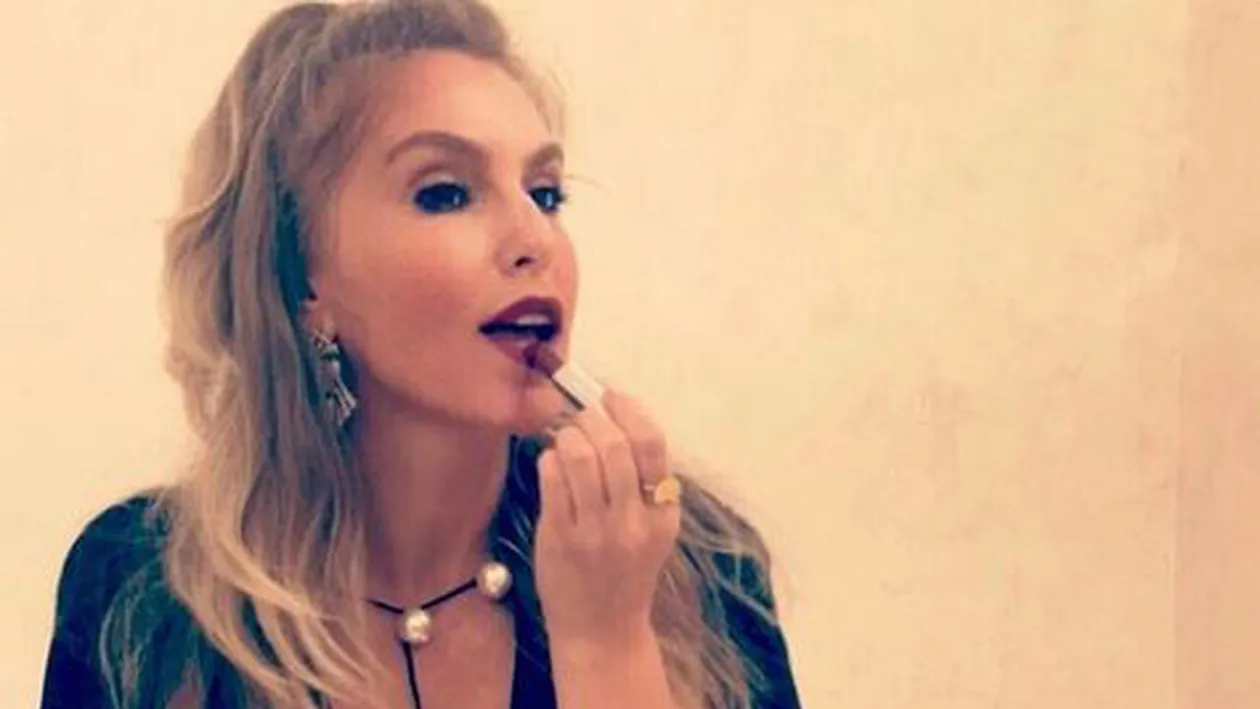 Momente inedite la Media Music Awards 2016. CORINA a venit pe scenă cu o… cadă! Iată imaginile 