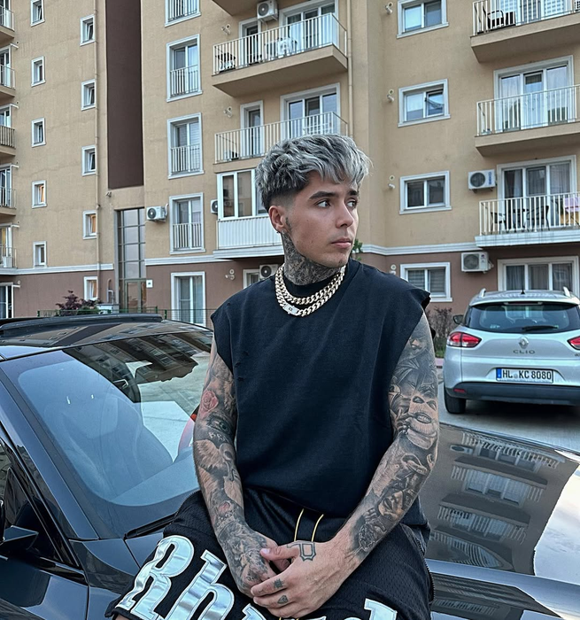 Fosta soție a lui Lino Golden, hărțuită de fanii artistului după ce și-a asumat relația cu esteticianul vedetelor: ”Am luat în calcul ideea de a-l da în judecată pentru defăimare”