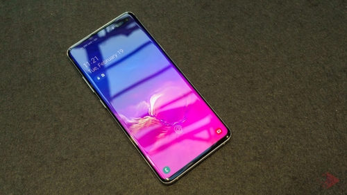 Moment jenant pentru Samsung! Telefonul care costă o avere dă rateuri neașteptate