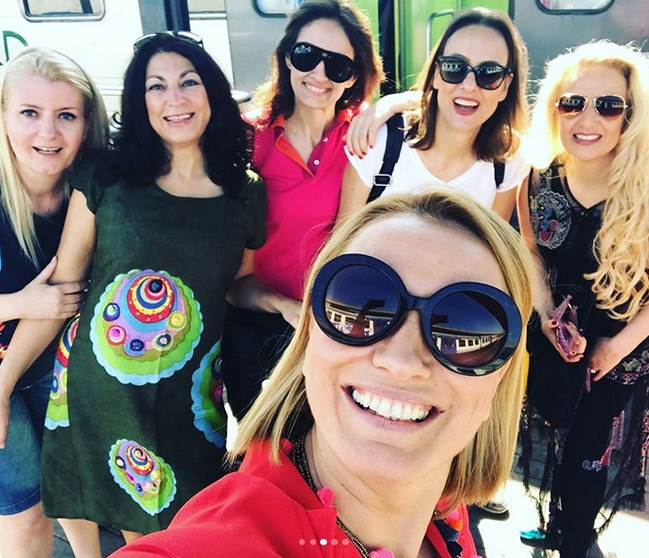 Andreea Esca a făcut anunțul surpriză: „Se mărită! E nuntă-n cartier”