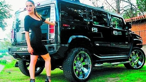 I-a luat degeaba sotiei un Hummer