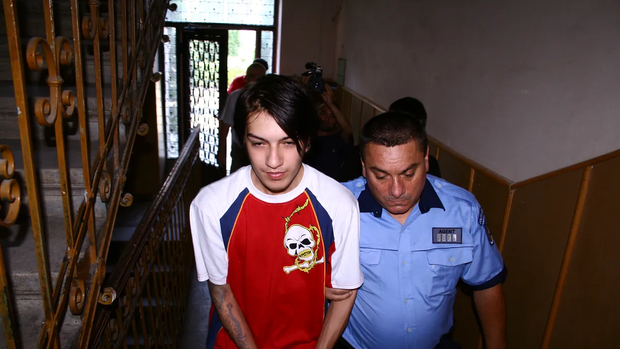 “Ucigasul emo” de la Hunedoara are tatuata pe corp propria viziune asupra lumii: cerul senin si iadul dezlantuit!