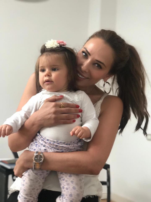 Iulia Vântur, schimbare de look radicală. A renunțat la blond și s-a tatuat: “Brunetă, cu părul scurt și tatuaje”