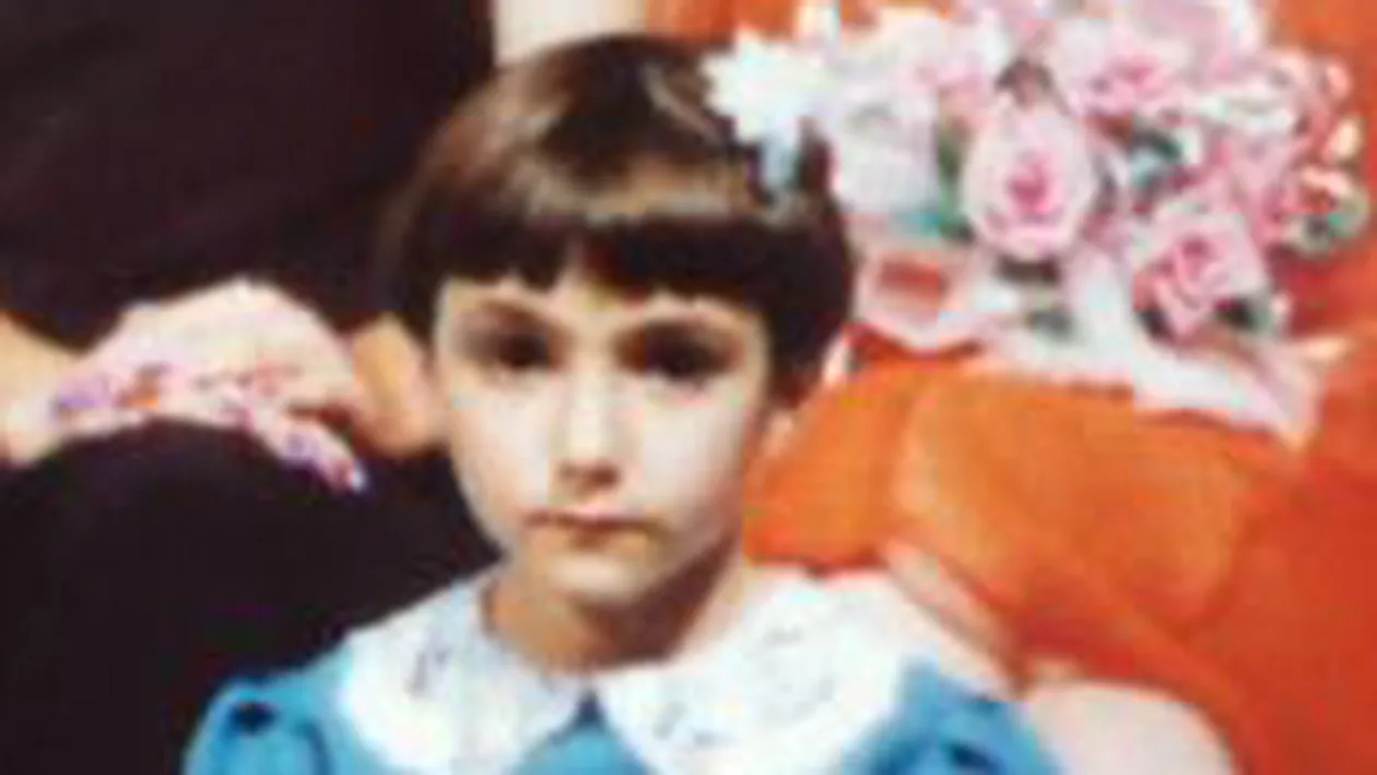 Fetita ingenua, cuminte si timida s-a transformat intr-o bomba sexy. Invarte barbatii pe degete si face bani frumosi cu trupul!