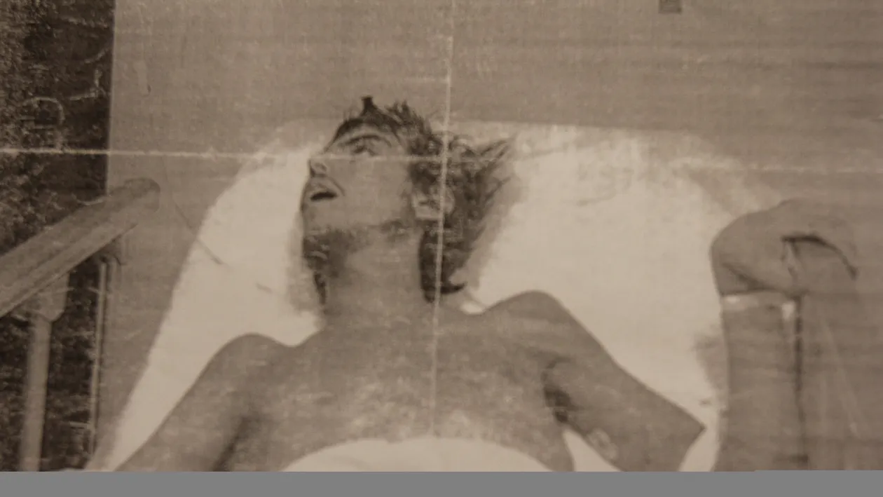 Ajutor! Baiatul mutilat de etnobotanice moare de foame!