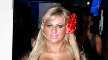 Sanziana Buruiana n-a putut sa se ia in piept cu Pamela Anderson: Cred ca i-a fost frica de concurenta