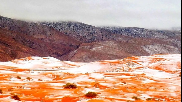 A nins în Sahara! Imagini spectaculoase care te lasă fără cuvinte