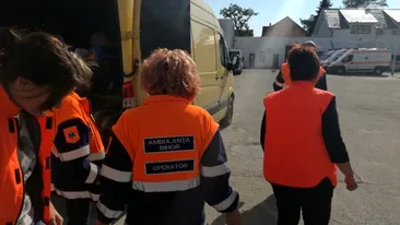 Ambulanţa a ajuns la o casă din Bihor unde locuiau 9 copii, iar asistenta era să facă infarct! Ce a găsit în locuinţă