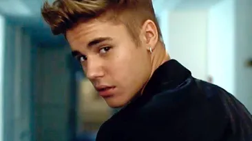 Justin Bieber, in cea mai perversa ipostaza in care l-ai vazut vreodata! Uite-l cum a fost fotografiat cu o femeie dezbracata