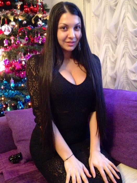 Alin Oprea, surpriză impresionantă pentru Medana cu ocazia aniversării a 2 ani de relație: “Un aranjament format din peste 1.500 de trandafiri”. Ce cadouri i-a pregătit bruneta | FOTO