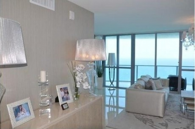 Casa de la Miami în care locuieşte Alina Borcea. sursă foto: wowbiz.ro