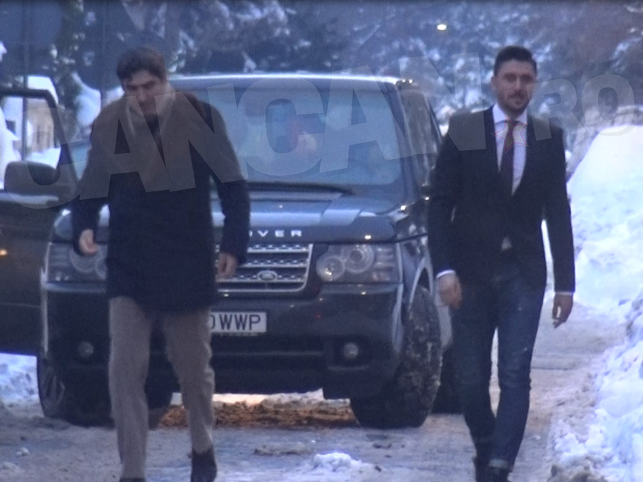 IMAGINILE CARE VOR DA FOC FOTBALULUI DIN ROMÂNIA! CANCAN.ro a filmat o ÎNTÂLNIRE SECRETĂ la o zi după ce Piţurcă a anunţat că susţine Armata în războiul cu Becali. Şi-au făcut planul ca să-i ia Steaua lui Gigi?!