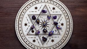 Horoscop rune azi, 14 iunie 2026. Uruz avertizează o zodie: lasă vechiul să moară pentru ca un nou început să apară în viața ta!