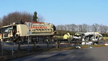 Cinci români au murit într-un accident în Olanda!