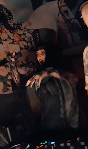 Cum s-a costumat Delia Matache de Halloween. Artista a făcut furori cu outfitul, la una dintre cele mai cool petreceri din Capitală