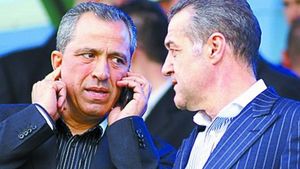 El este mana dreapta a lui Gigi Becali: omul care conduce din umbra Steaua! Prima poza de familie cu Teia Sponte
