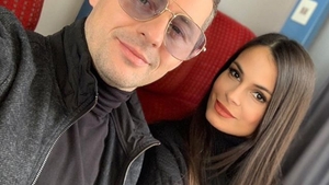 Adrian Sînă, un romantic incurabil. Cum o răsfață artistul pe soția sa