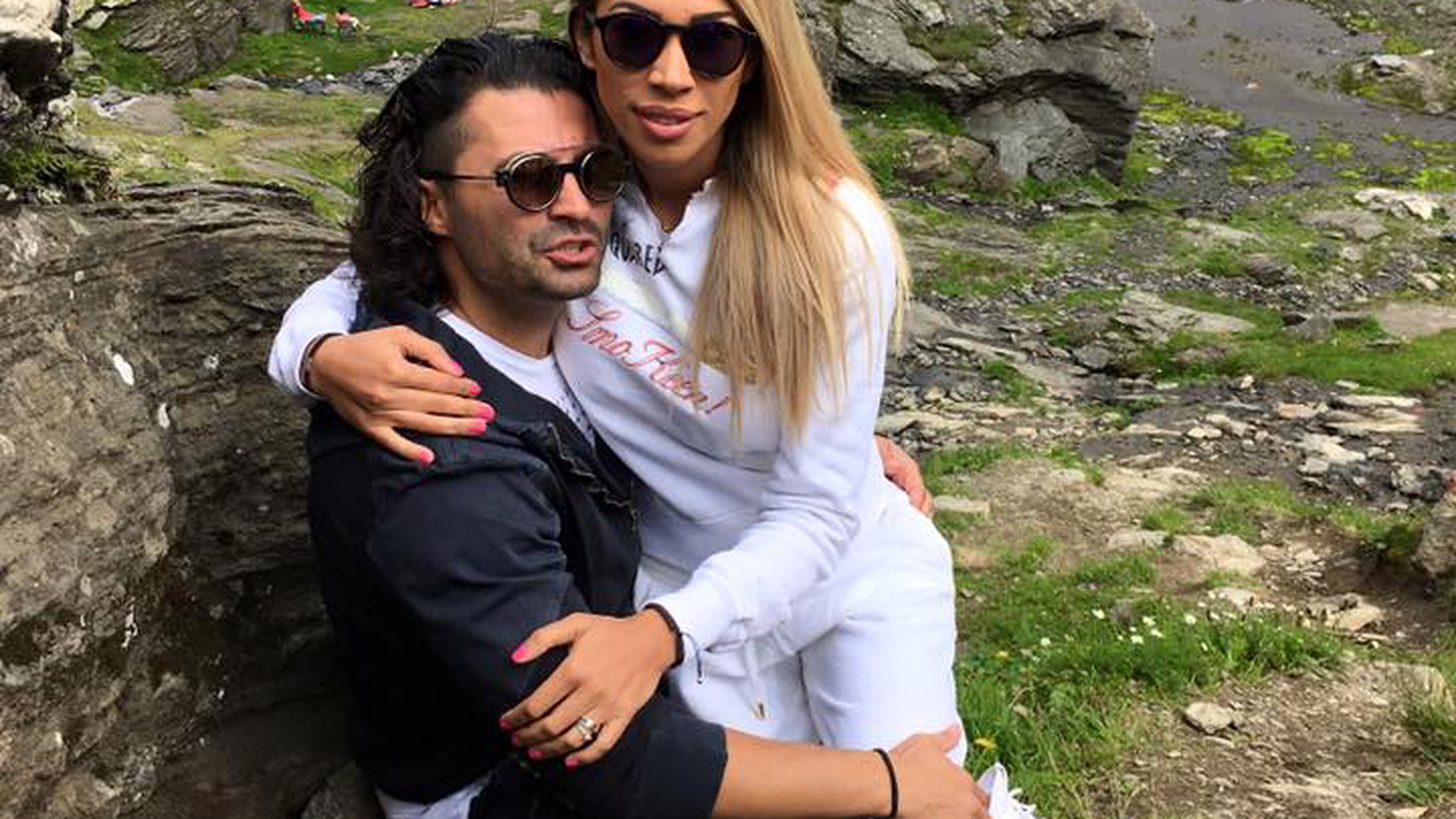 Cum a fost fotografiată RALUCA PASTRAMĂ, în plin scandal legat de videoclipul deocheat al soţului ei! Soţia lui PEPE a...
