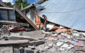 Bilanţul cutremurului urmat de tsunami din Indonezia a ajuns la 1,763 de morţi