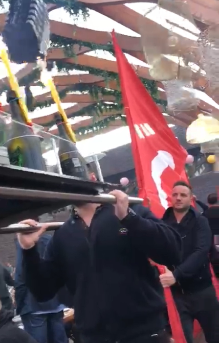 Nici gașca turcilor nu s-a lăsat mai prejos