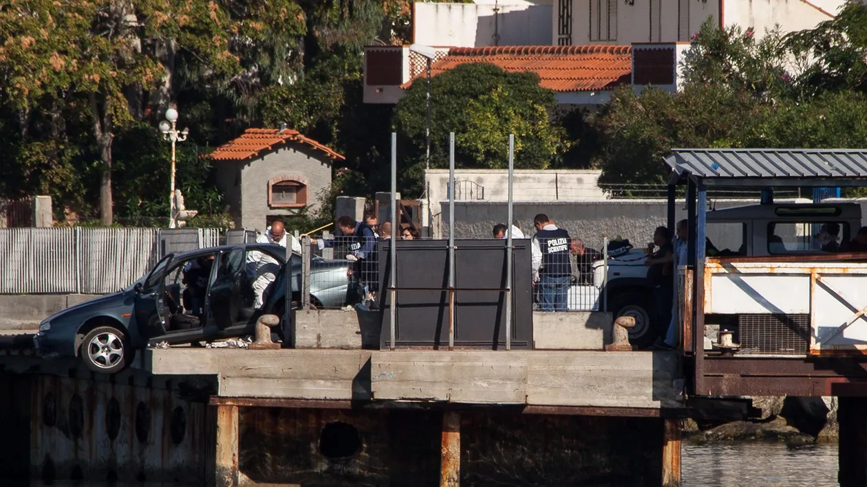 Doi romani au fost executati in stil mafiot, in Italia! Au vrut sa le arunce cadavrele in mare, dar n-au mai ajuns! Vezi de ce