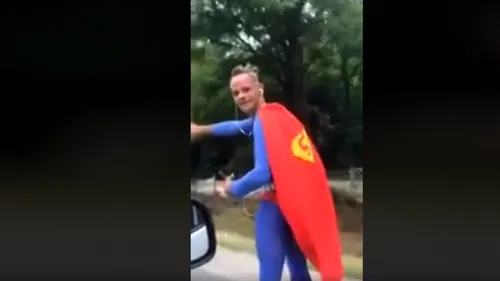 Nu e banc! Superman a fost tras pe dreapta de polițiștii din România