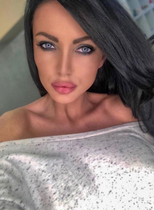 Raluca, sosia Danielei Crudu, noua iubită a lui Victor Slav