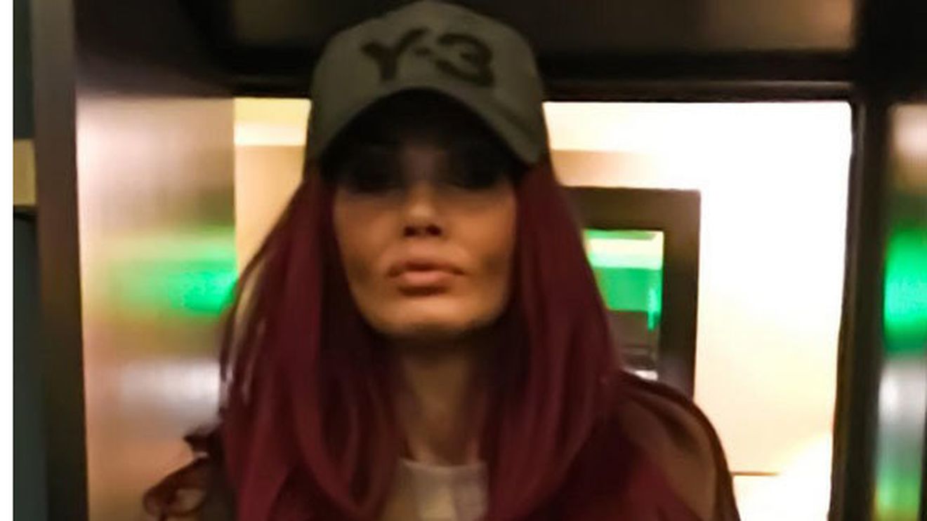 Ziua şi transformarea! Oana Zăvoranu şi-a schimbat din nou look-ul